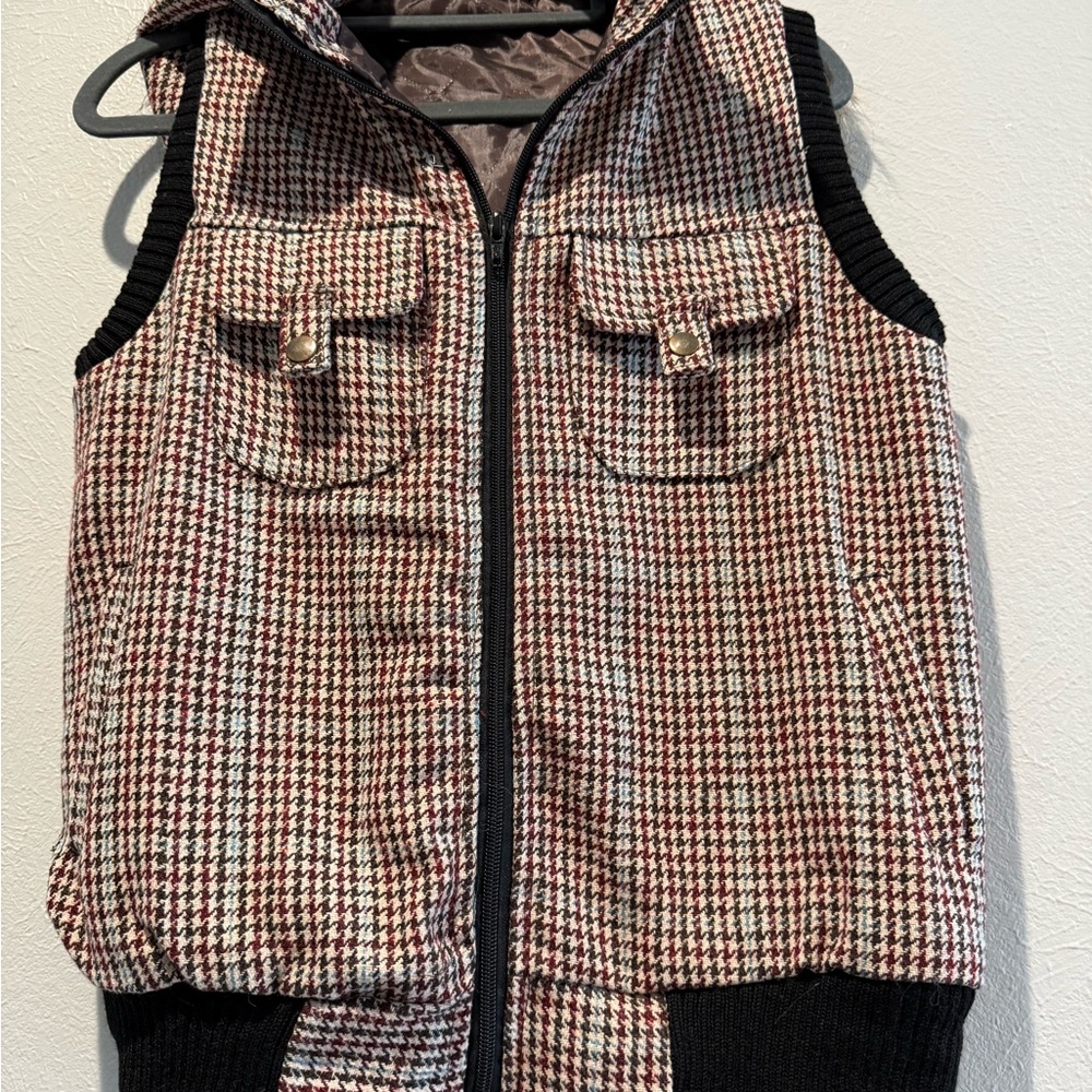 Women's Houndstooth Utility Jacket. With Removeable Hood. PTP 18”, Length 22”.